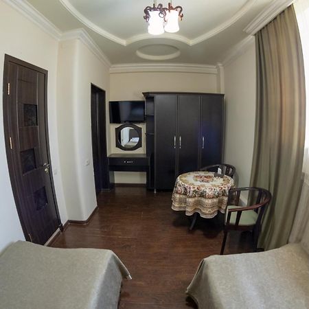 Parvana Hotel Gjoemri Buitenkant foto