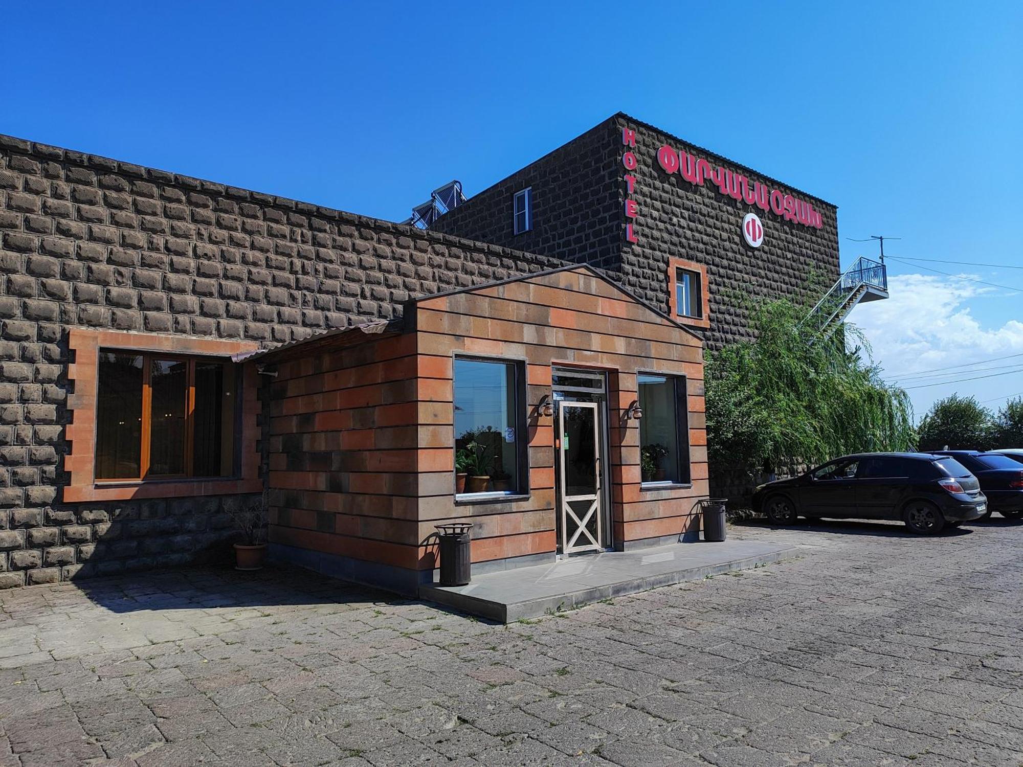 Parvana Hotel Gjoemri Buitenkant foto