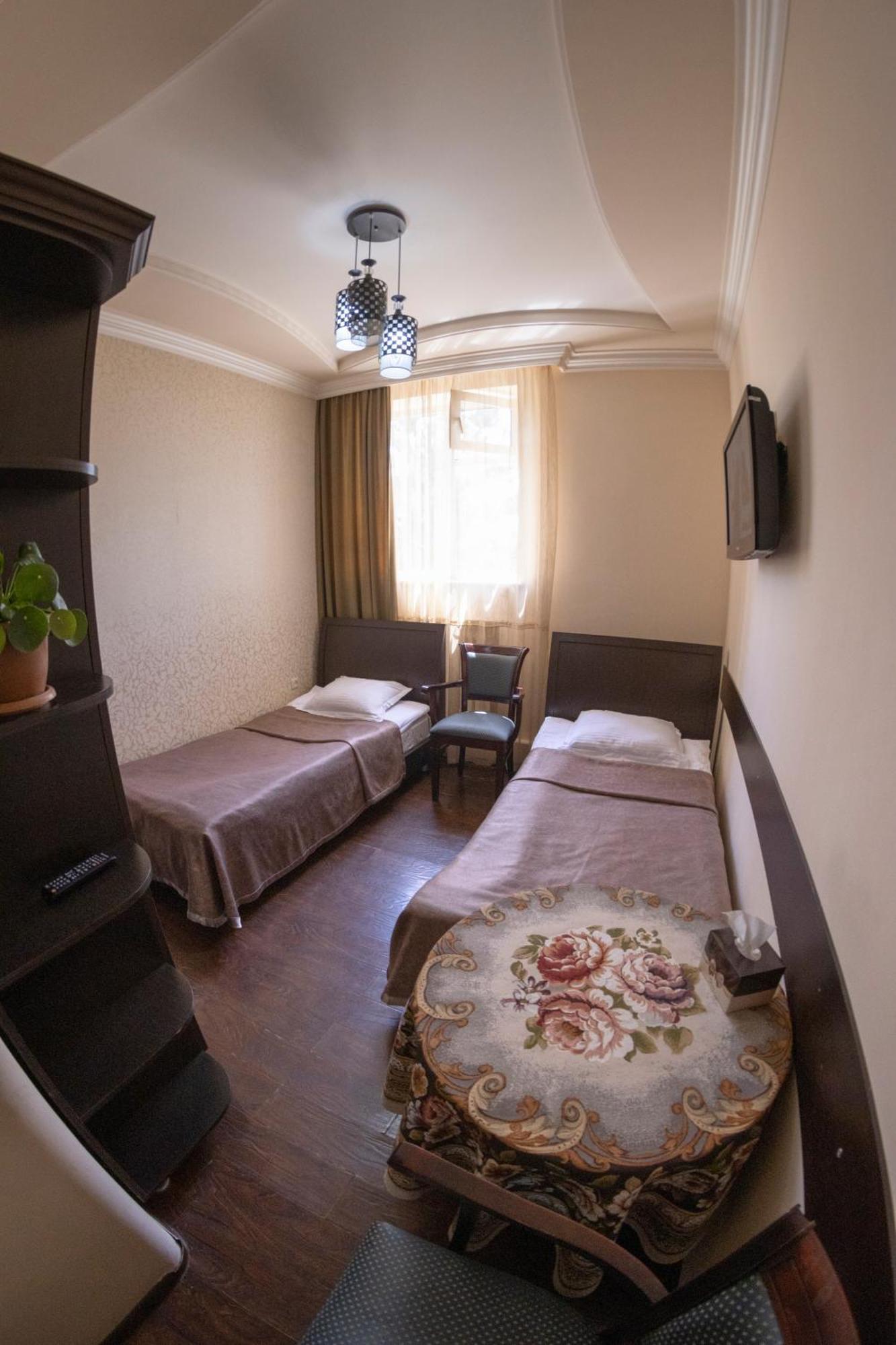 Parvana Hotel Gjoemri Buitenkant foto